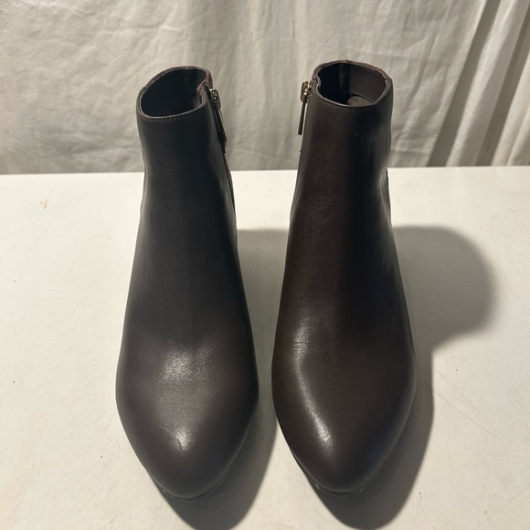 Anne Klein brown leather ankle boots zip up sides & 1.5” block heel NWT - Picture 1 of 9